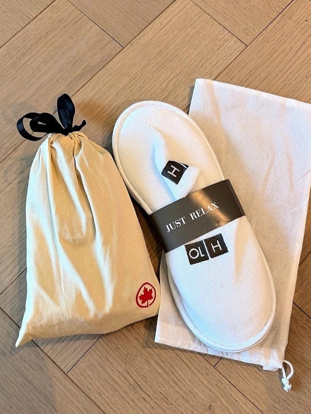 *BRAND NEW* TRAVEL SET - Toiletries and slippers